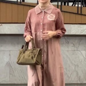 emily amroe kotak merah