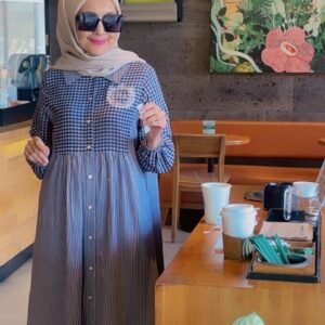 emily amroe kotak biru