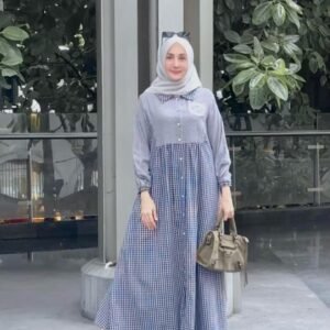 emily amroe salur biru